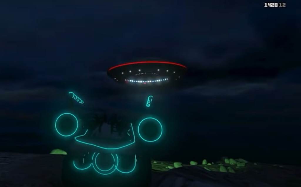Ein UFO fliegt am Himmel mit einem Alien-Auto auf dem Berg Chiliad in GTA 5